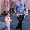 Harper Beckham Makan Es Krim