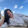 Sahila Hisyam di pantai