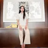 Sandra Dewi pakai baju casual