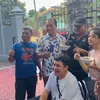 Dewi Perssik Makan Bakso Angga Wijaya