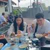Dewi Perssik Makan Bakso Angga Wijaya