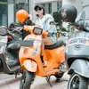 Wika Salim Naik Vespa Hotpans Keliling Kota