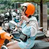 Wika Salim Naik Vespa Hotpans Keliling Kota
