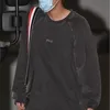 BTS pakai kaus oblong dan sandal