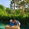 Potret Venna Melinda dan Ferry Irawan Nikmati Floating Breakfast