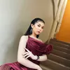 Sari Sidrap bersedekap