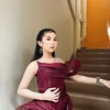 Sari Sidrap pegang perut