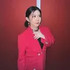 Sari Sidrap pakai jas merah