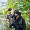 Sarita Abdul Mukti Cantik Saat Hiking