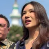 Sarwendah di samping pengacara