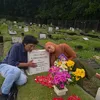 Ikang Fawzi berdoa untuk Marissa Haque