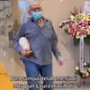 Potret Papa Gabor Peluk Erat Guci Berisi Abu Edelenyi Laura Anna