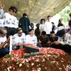 Bunda Iffet Kaus Putih