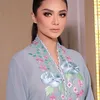 Krisdayanti di Tedak Siten Keponakan