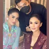 Krisdayanti di Tedak Siten Keponakan