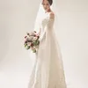 Luna Maya Pakai Gaun Pengantin