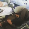 penumpang menyebalkan, foto unik, foto viral