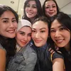 Sederet Seleb di ultah Wanda Hara
