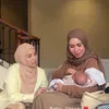 Tya Ariestya dan Melly Goeslaw bersama anak Zaskia Sungkar