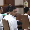 Ammar Zoni duduk di ruang sidang