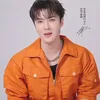 Sehun EXO pakai oranye