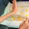 Potret Vindy Lee bersama ayamnya ke cafe mahal.