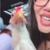 Potret Vindy Lee bersama ayamnya ke cafe mahal.