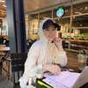 Potret busana Ayana Moon yang disebut terlalu ketat.