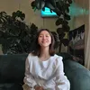 Seo Hyewon pakai baju putih