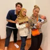 Inul Momong Gendong Anak Lesti Cucu Inul