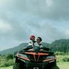 Kegiatan outdoor menjelajah naik ATV menjadi pilihan Dinda Hauw dan Rey Mbayang untuk melepas penat di tengah kesibukan padat mereka.