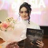 Amora Lemos dapat penghargaan