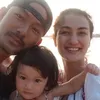 Rio Dewanto dan Keluarga
