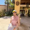 Shandy Aulia tampil penuh pesona saat main golf.