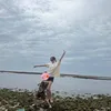 Son Ye Jin di Pantai