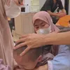 Larissa Chou Temani Yusuf Potong Rambut