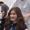 Sridevi Tersenyum Puas Lihat Rambut Barunya