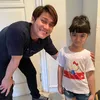 Potret Rizky Billar yang miliki aura kebapakan.