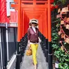 Potret Syahrini tenteng tas mewah.