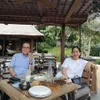 Tantowi Yahya dan istri