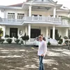 rumah orangtua seleb di kampung, rumah seleb di kampung