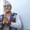 Teddy Pardiyana tersenyum