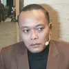 Sule Melirik