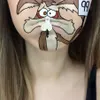 Tokoh film di bibir