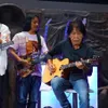 Potret Irwan Mussry Suami Maia Estianty Berdonasi dengan Membeli Gitar Seharga Rp 2 Miliar