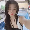 Idol K-Pop Asyik Berenang di Indonesia