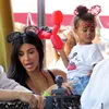 Liburan Artis Hollywood di Disneyland