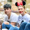 Liburan Artis Hollywood di Disneyland