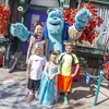 Liburan Artis Hollywood di Disneyland