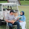 Sus Rini dan suami menikmati ukulee
